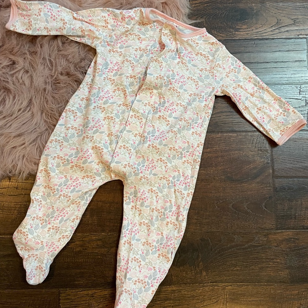 E=mc2 Magnetic Snaps Sleeper 6-9 Months